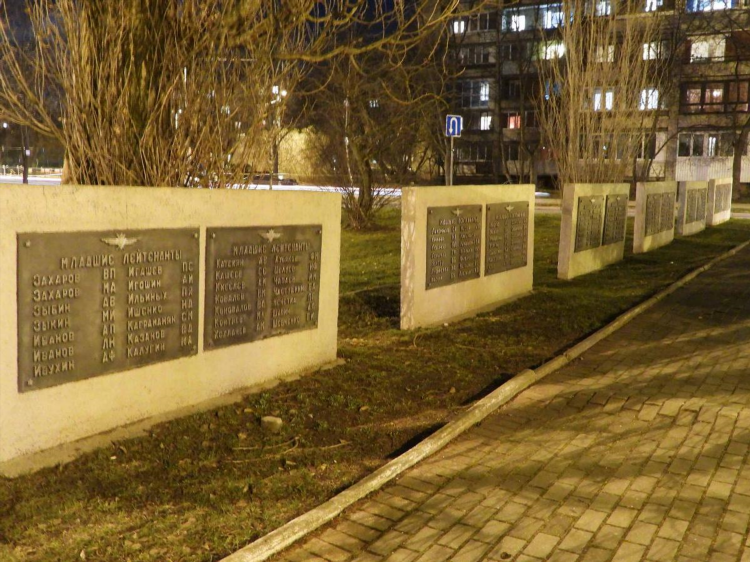 Памятник летчикам балтики в калининграде